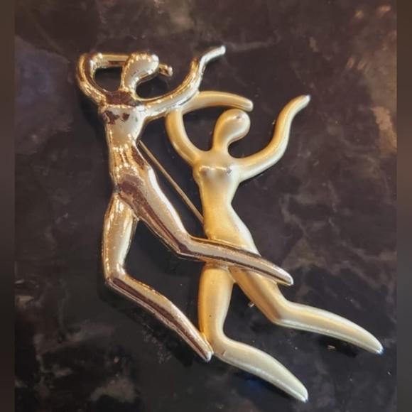 Jumping People Vintage Brooch. 🌴 - Picture 5 of 5